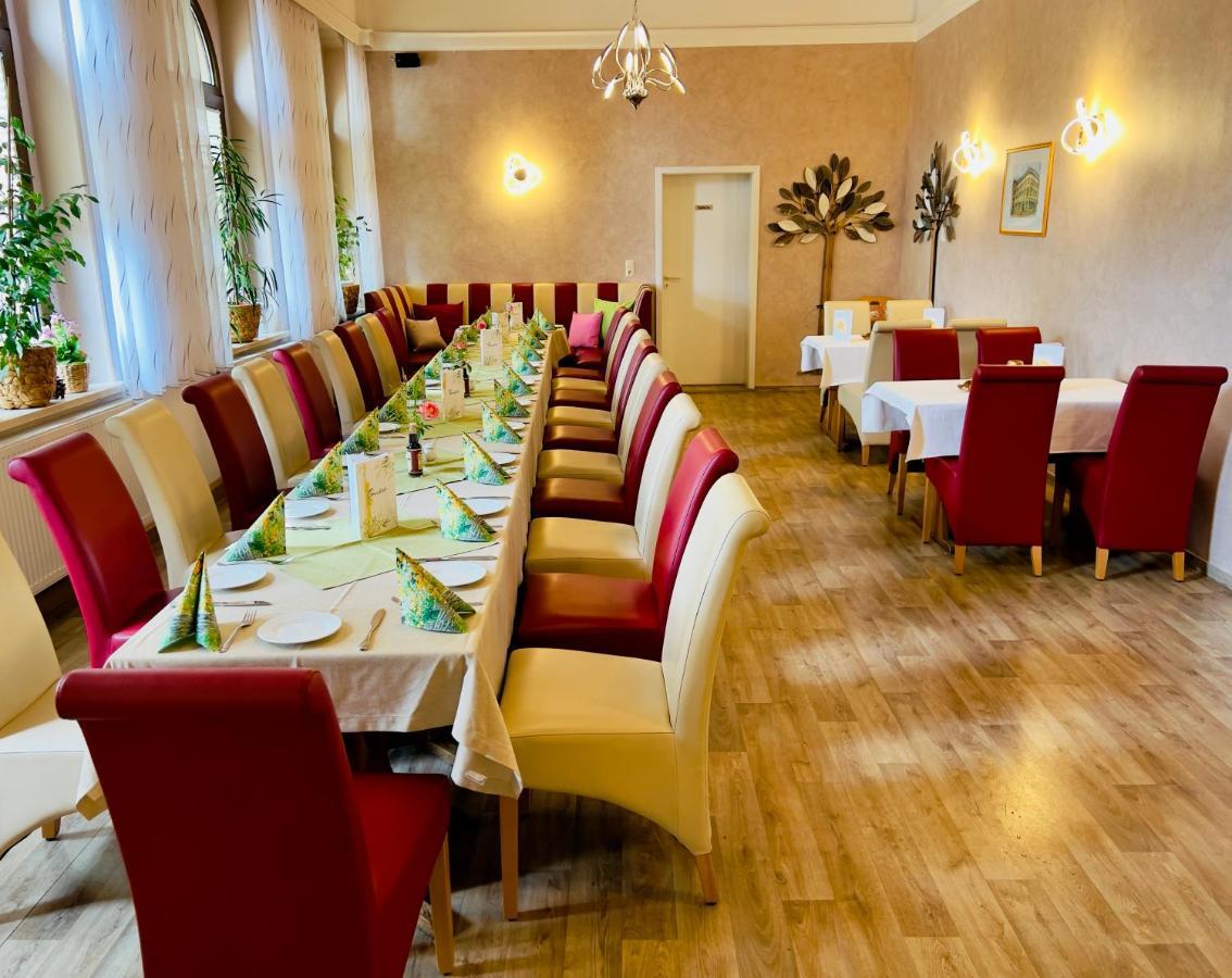 Traditionsgasthaus Goldener Loewe Riesa Restaurant & Pension Exteriör bild