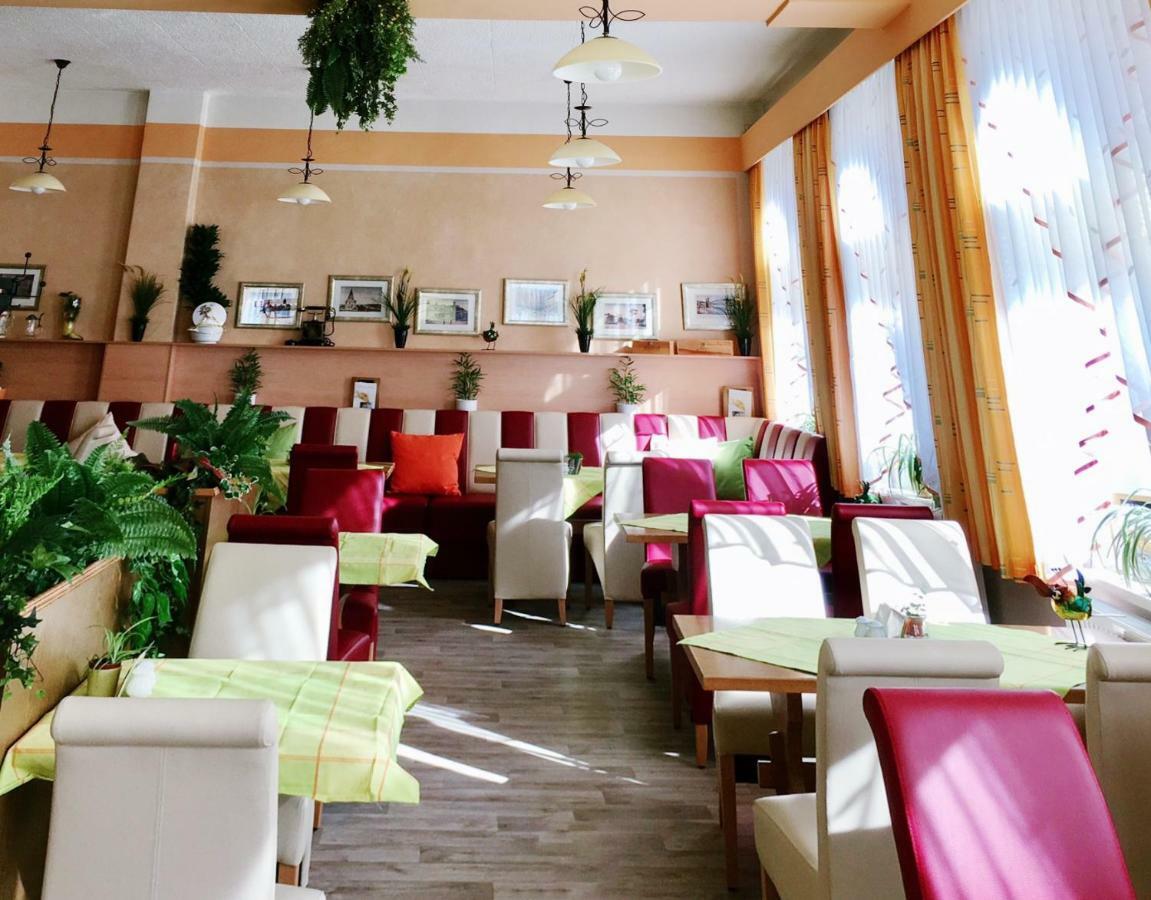 Traditionsgasthaus Goldener Loewe Riesa Restaurant & Pension Exteriör bild