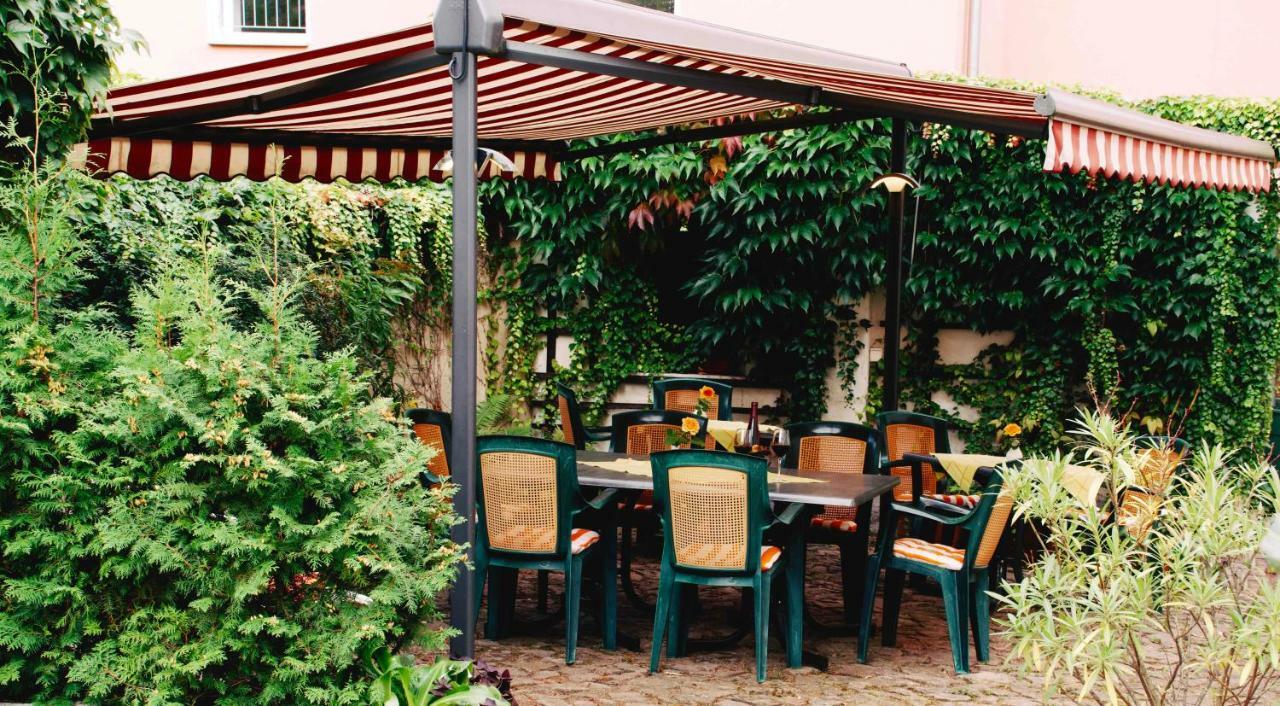 Traditionsgasthaus Goldener Loewe Riesa Restaurant & Pension Exteriör bild